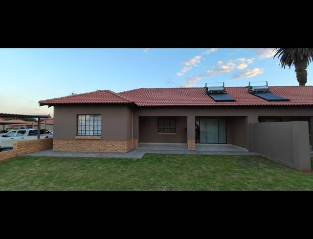 3 BEDROOM APARTMENT FOR SALE IN WATERKLOOF EAST